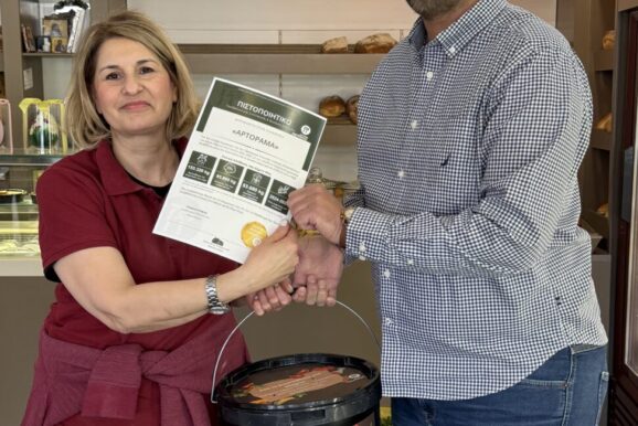 Διανομή compost και απονομή πιστοποιητικών σε επιχειρήσεις του προγράμματος καφέ κάδου από τον Δήμο Θέρμης